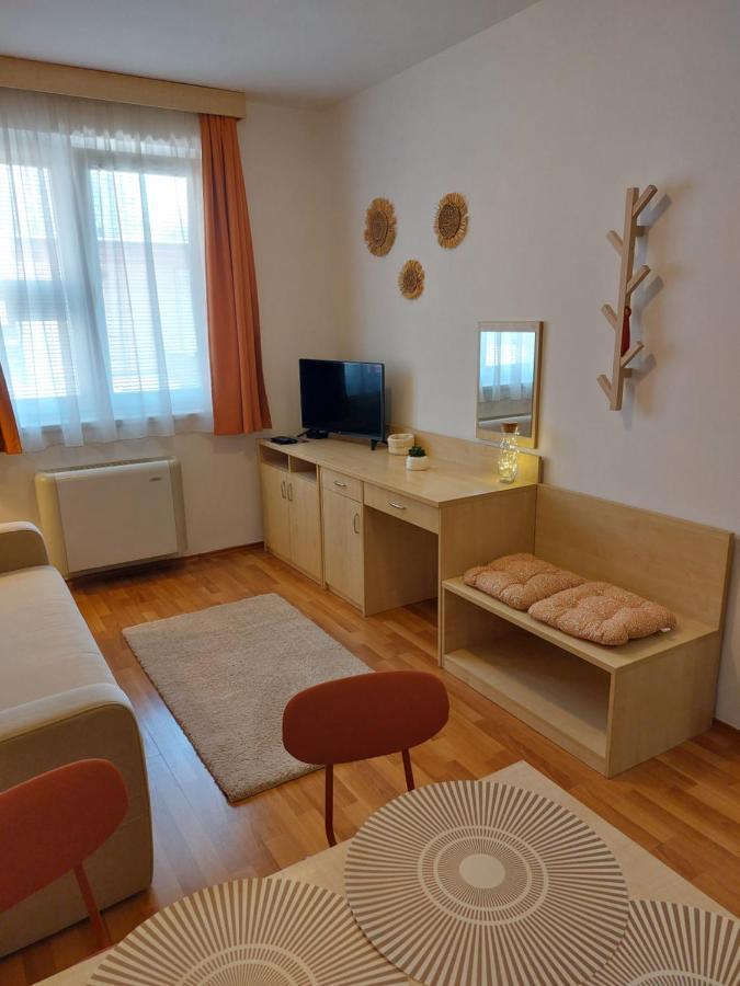 Myrelax Apartment - ไฮจ์ดุสโซบอสโล ภายนอก รูปภาพ