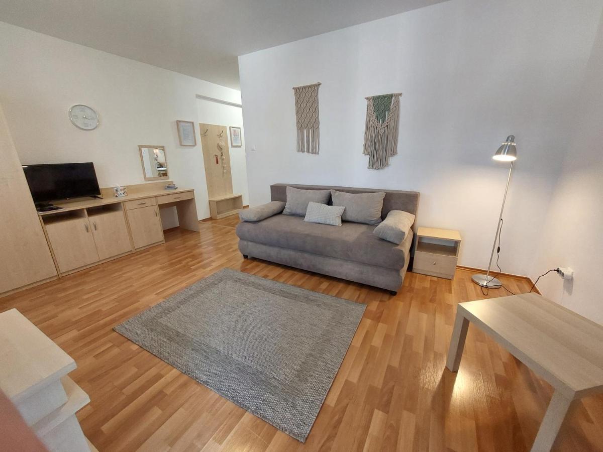 Myrelax Apartment - ไฮจ์ดุสโซบอสโล ภายนอก รูปภาพ